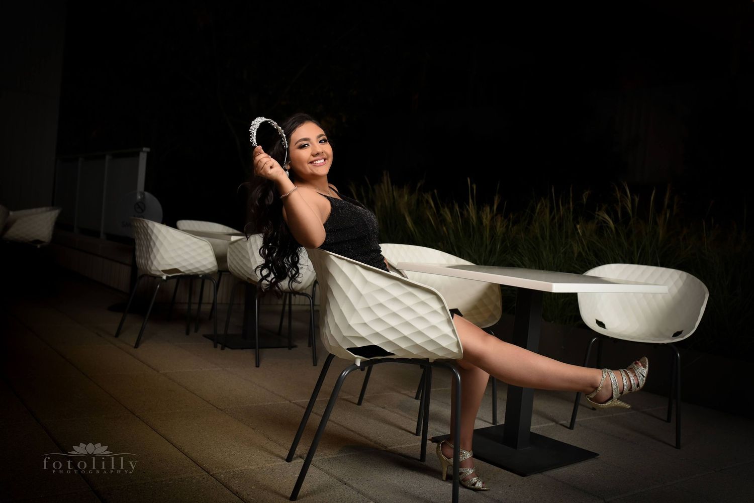 DIY Quinceañera Save the Date posing ideas at Fort Worth outdoor locations featuring elegant Quince portraits and natural photography poses
