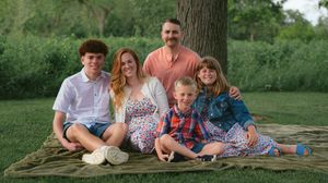 Family portrait under a large tree, outdoor family session in Lake County IL