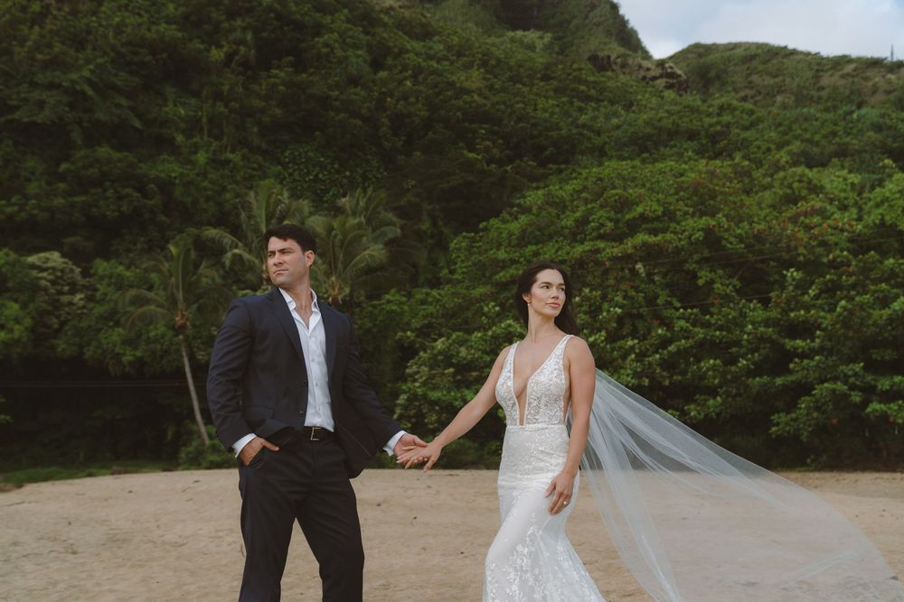 documentary style wedding portraits at Tunnels Beach