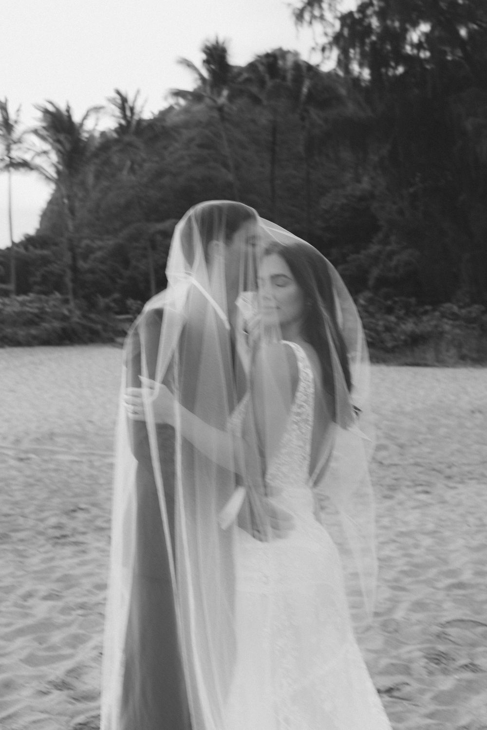 documentary style wedding portraits at Tunnels Beach