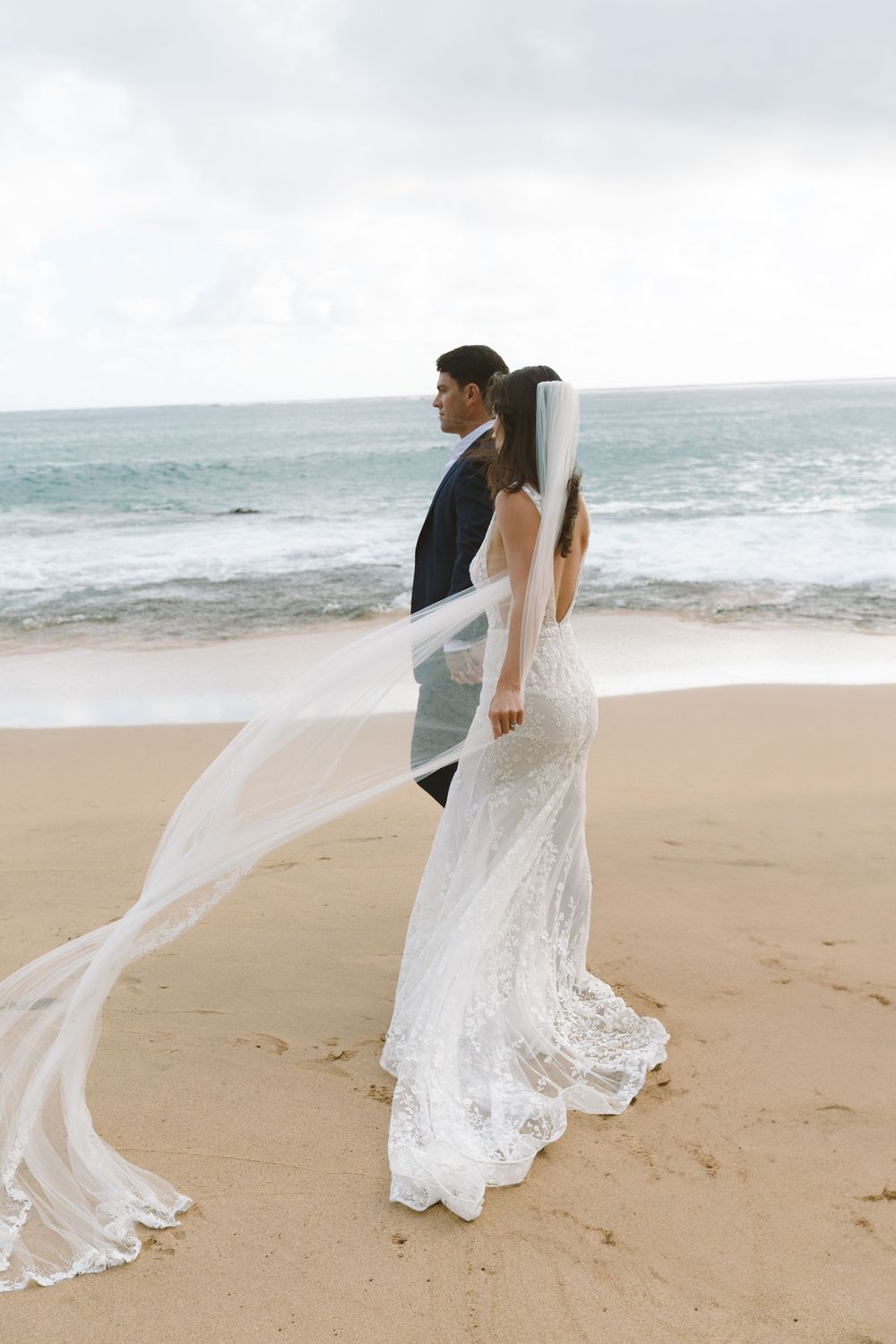 documentary style wedding portraits at Tunnels Beach