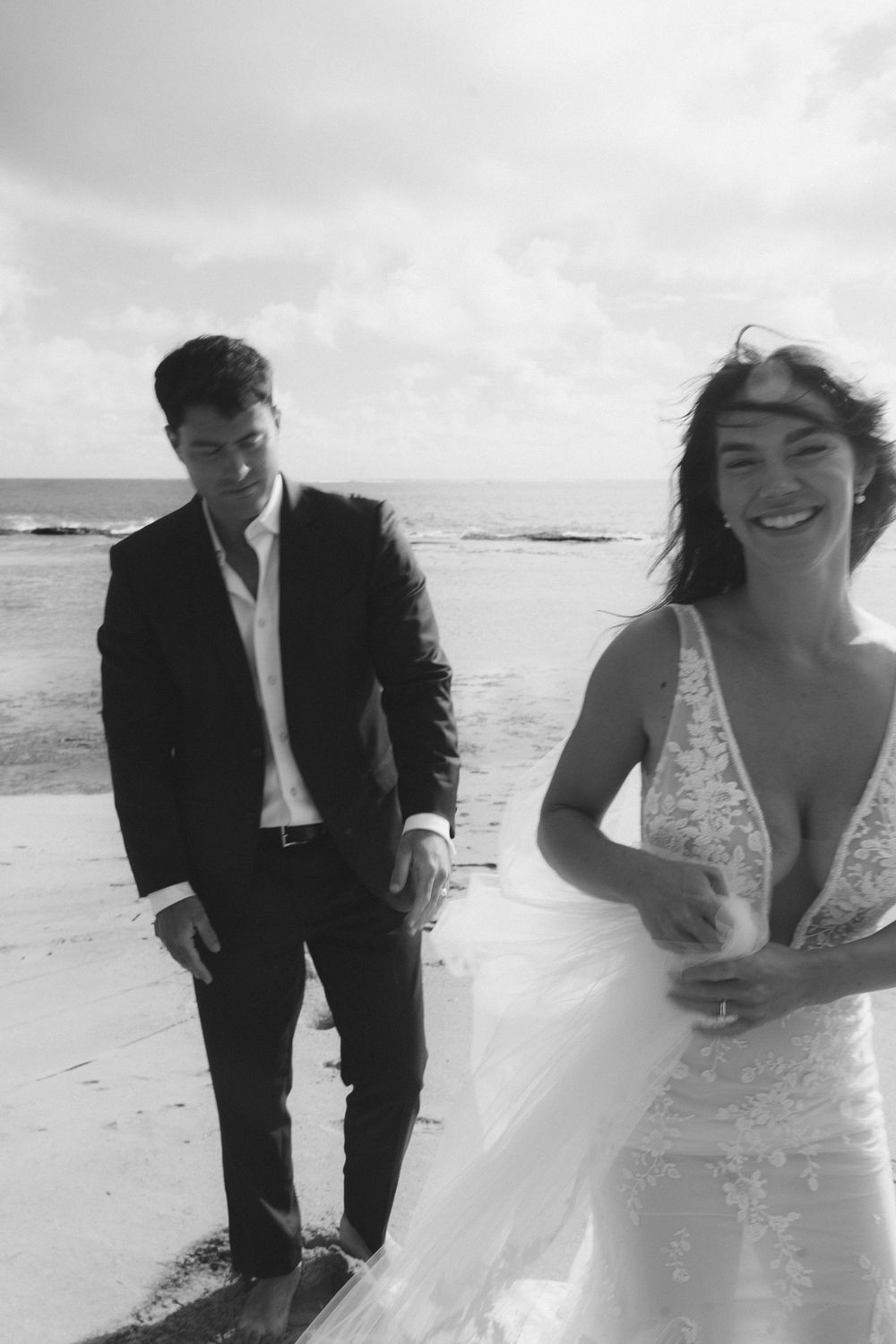 documentary style wedding portraits at Tunnels Beach
