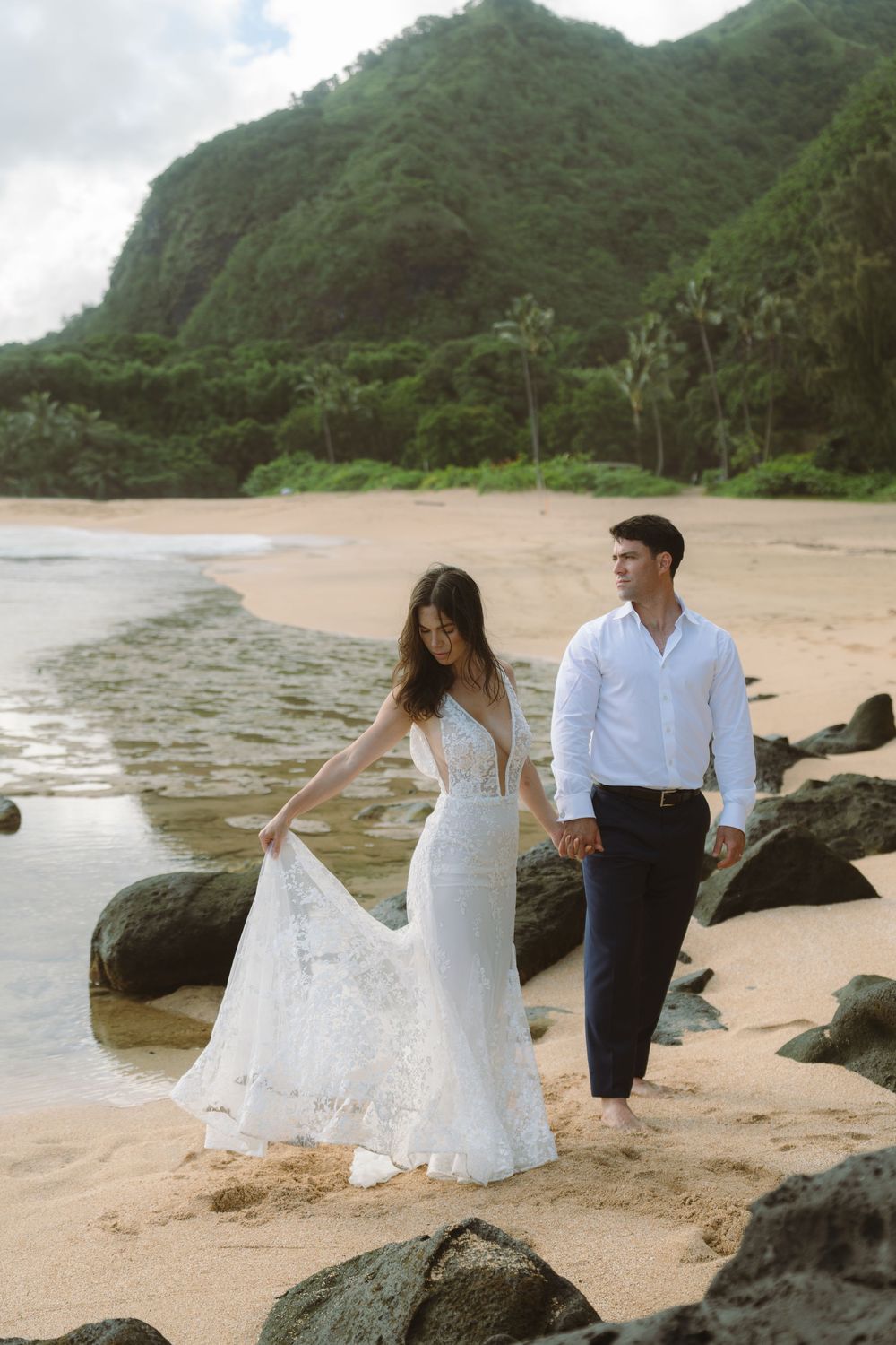 documentary style wedding portraits at Tunnels Beach