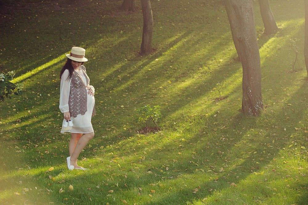 Maternity portrait in a park captured by Houston family photographer