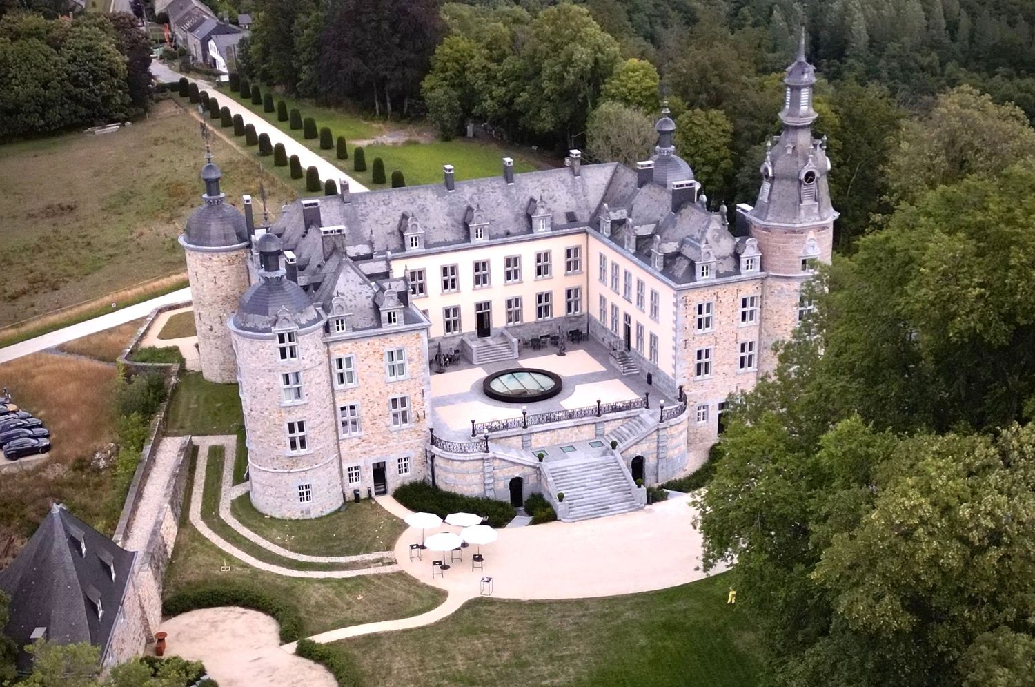 Hochzeitsfotograf Luxembourg , Chateau de Mirwart in belgien. Hochzeiten in Luxemburg und Saarland, Hochzeitsfotografin Saarland