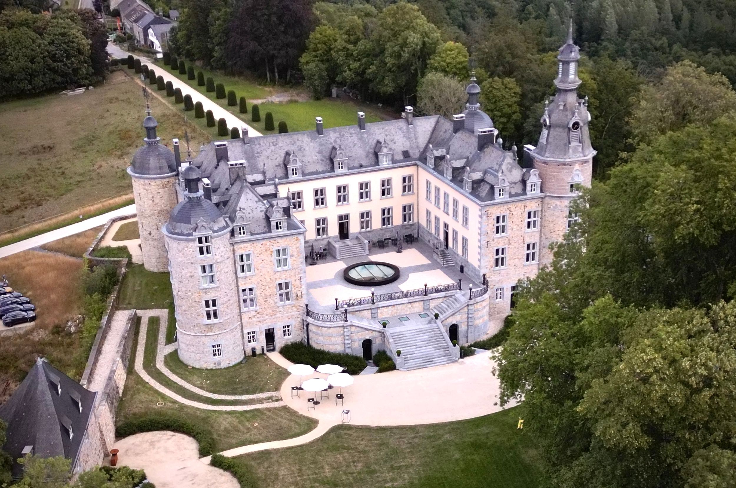 Hochzeitsfotograf Luxembourg , Chateau de Mirwart in belgien. Hochzeiten in Luxemburg und Saarland, Hochzeitsfotografin Saarland