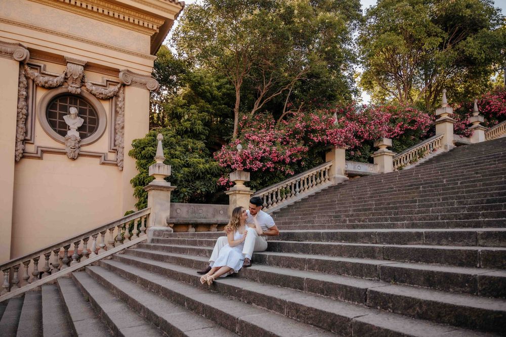 Romantic couple photos Montjuïc gardens