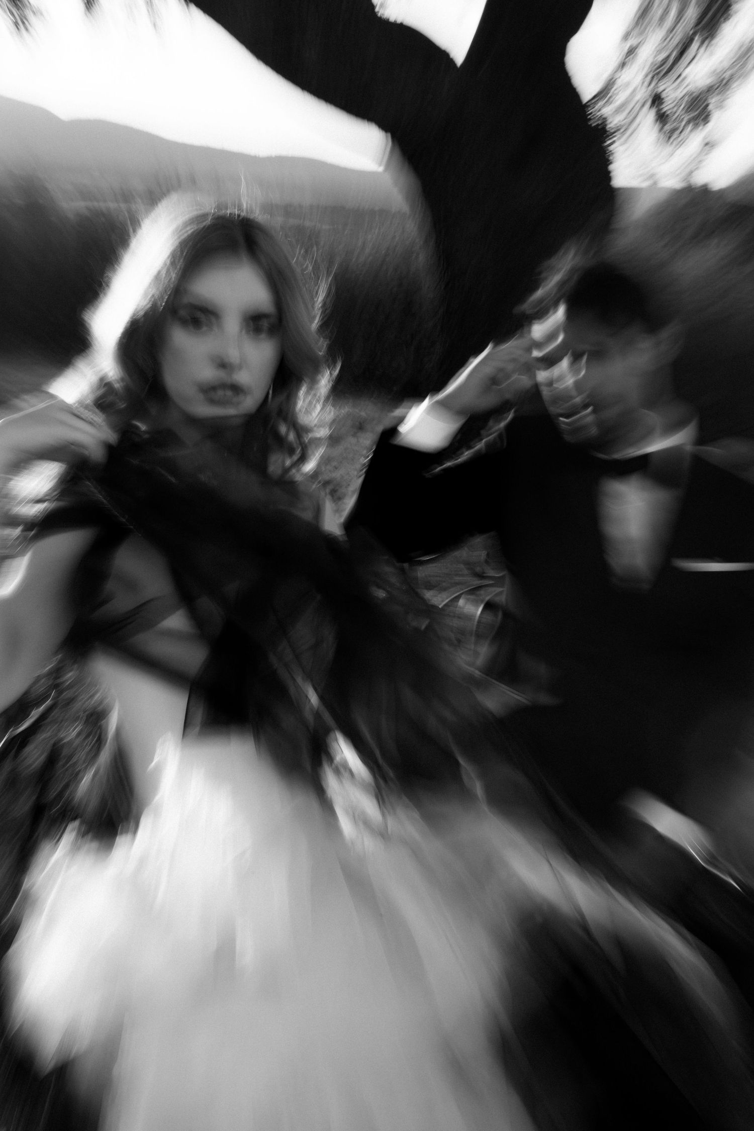 Fotografía de moda nupcial Lanieri y Valerie Moreau en Marbella, Nerja y Málaga. Foto Roberto Centurión.