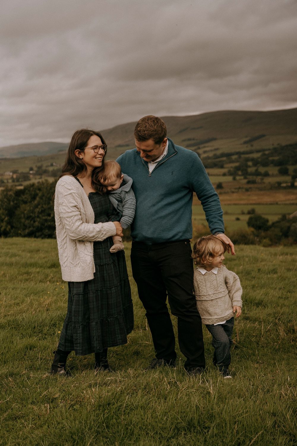 family photoshoot outfit ideas
what to wear for family photos
family photo outfits
Scotland family photography
family portrait outfit