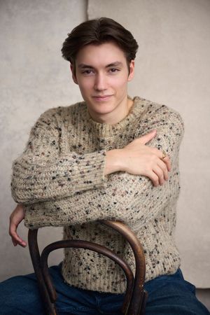 Headshot of actor Leon Hoyle