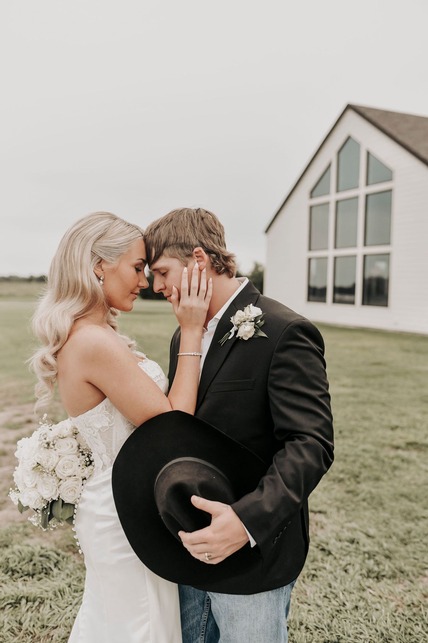 Elegant wedding portraits captured during golden hour