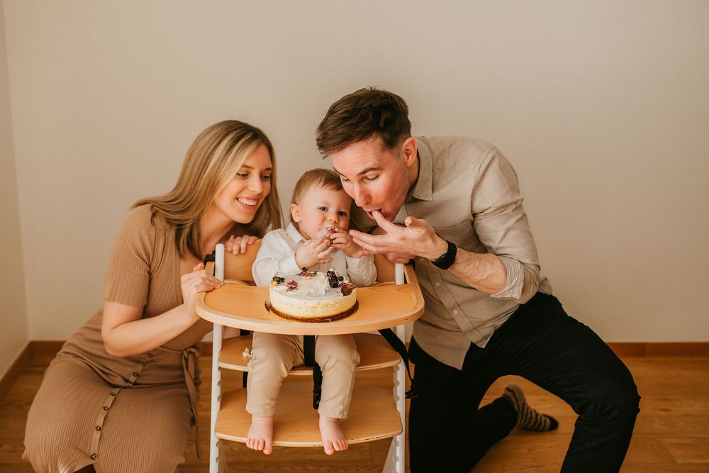 cake smash fotosessioon kodus, family photos in Tallinn, fotograaf, family photographer