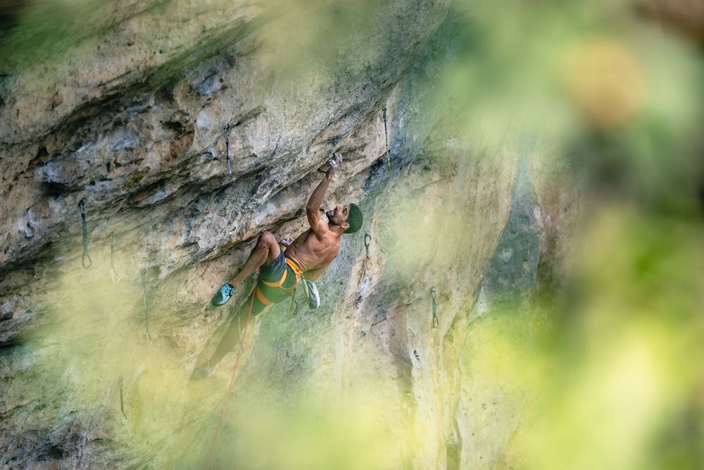 Uri Maraver climbing in Buoux, France. Photo Jan Virt.