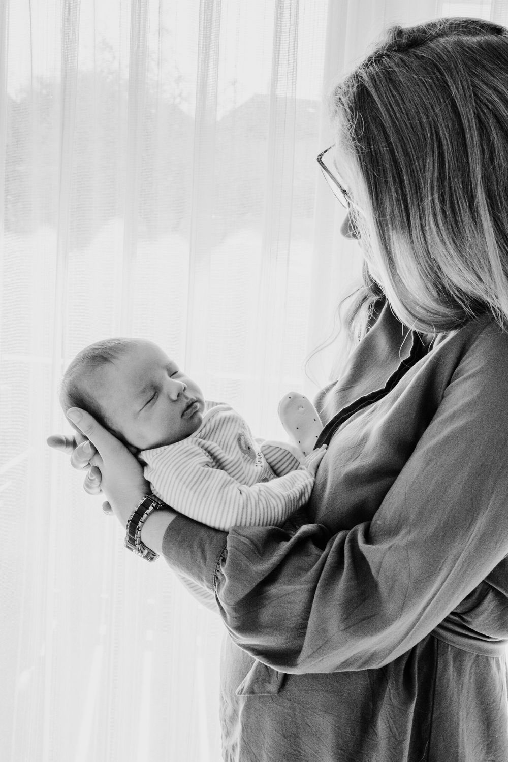 Mutter hält Baby