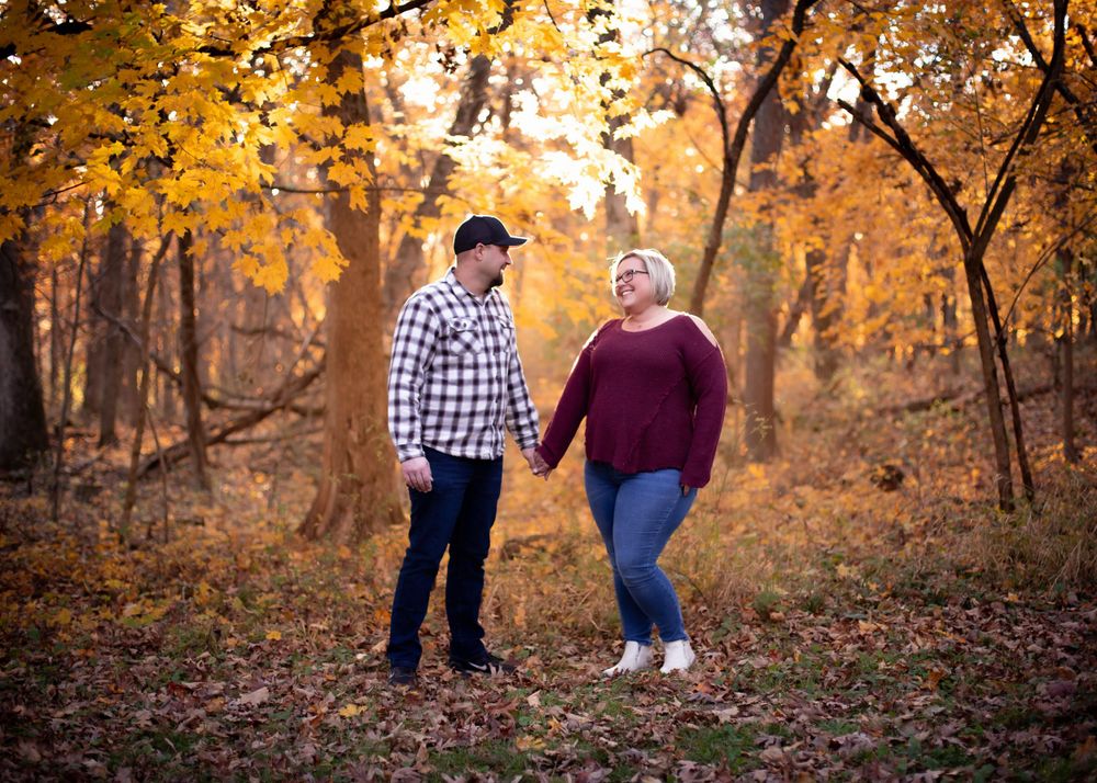 family photographer outdoors natural light fall Jessica Roth Photography Janesville Wisconsin Professional Photographer couple