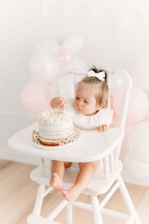 Séance smash the cake, cake smash session, photographie premier anniversaire, gâteau, bébé
