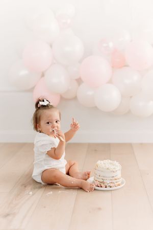 Séance smash the cake, cake smash session, photographie premier anniversaire, gâteau, bébé