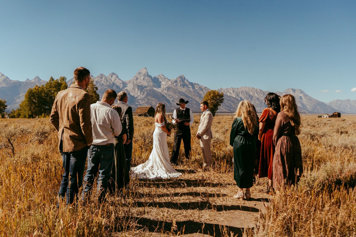 Perfect inspiration for adventure elopements, rustic weddings, and golden hour bridal photography in a national park setting