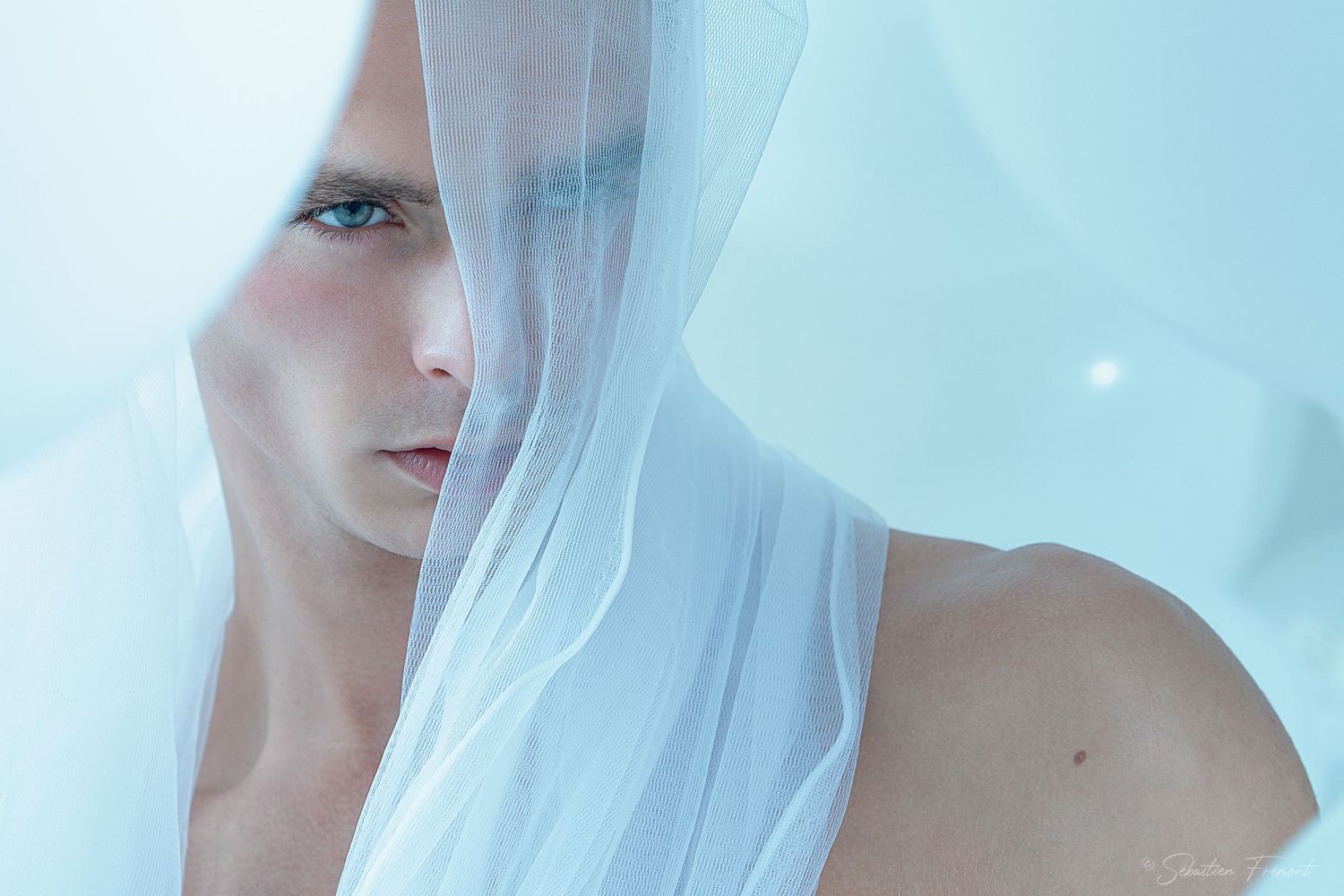 Sébastien Frémont - Artwork Photographer - Apesanteur / Cocoon - Paris Studio