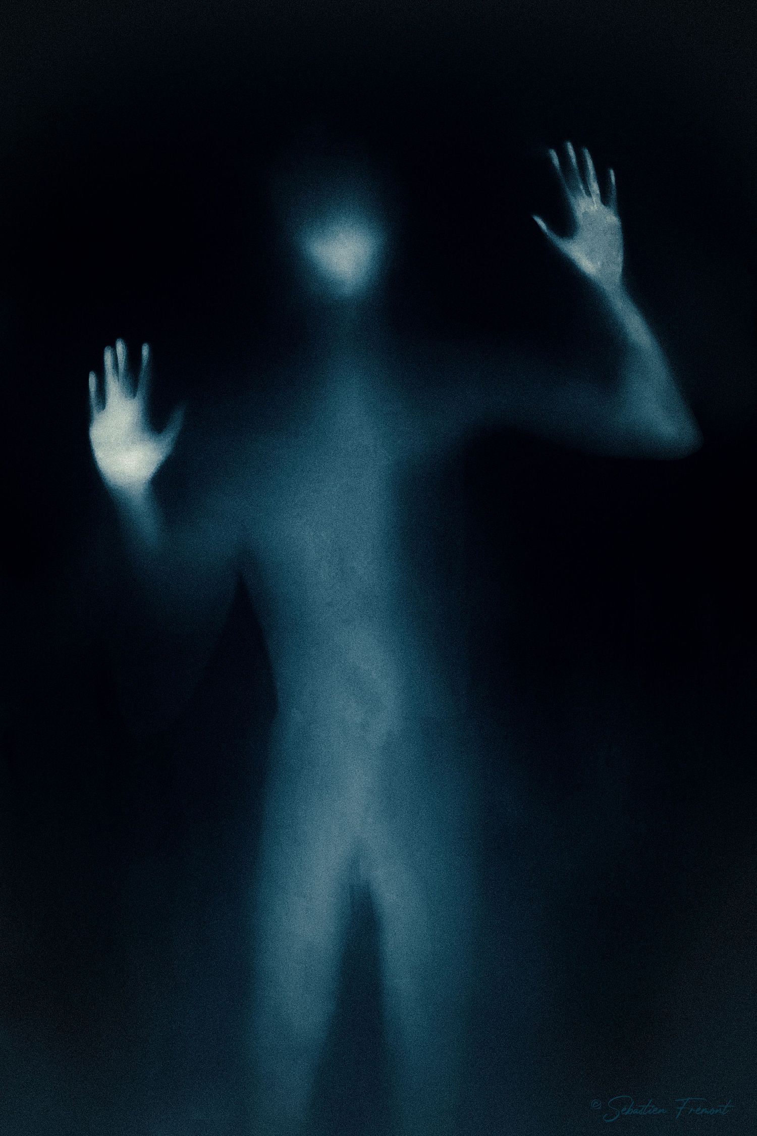 Sébastien Frémont - Artwork Photographer - Apesanteur / Birth - Paris Studio