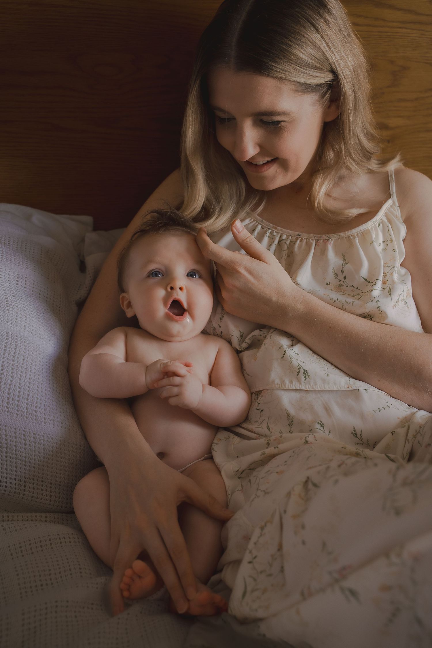 swadlincote-motherhood-session-golden-hour.jpg