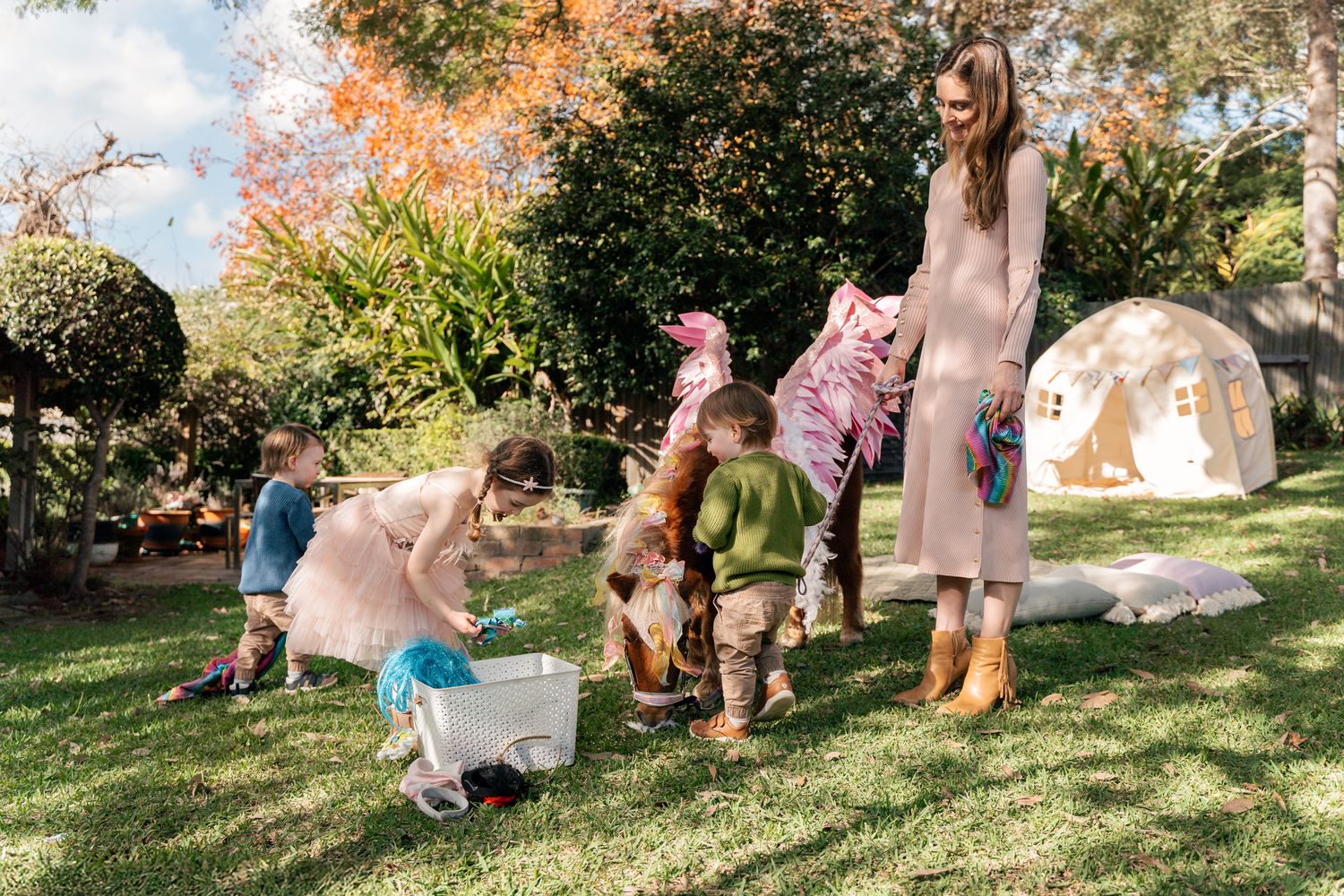 kids dressing up a unicorn in the northern beaches Sydney with their mom during a unicorn photoshoot