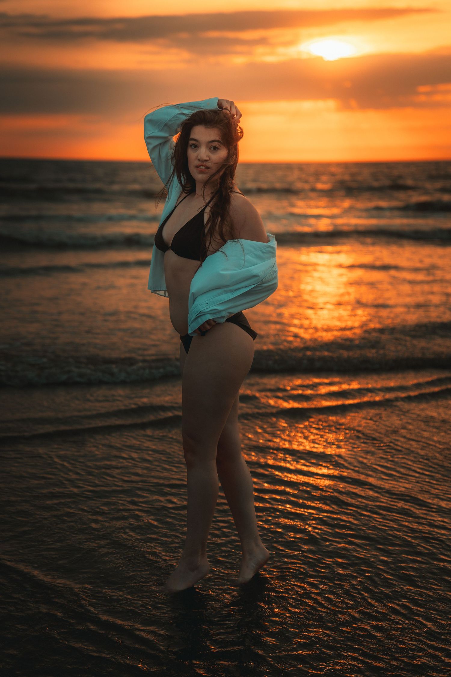 Photographie portrait artistique en extérieur au coucher du soleil