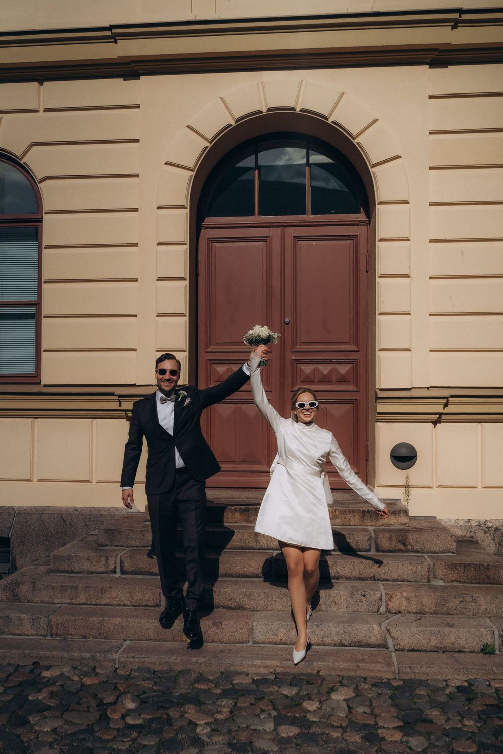 Dokumentaarinen hääkuva Helsingin keskustan kaduilla