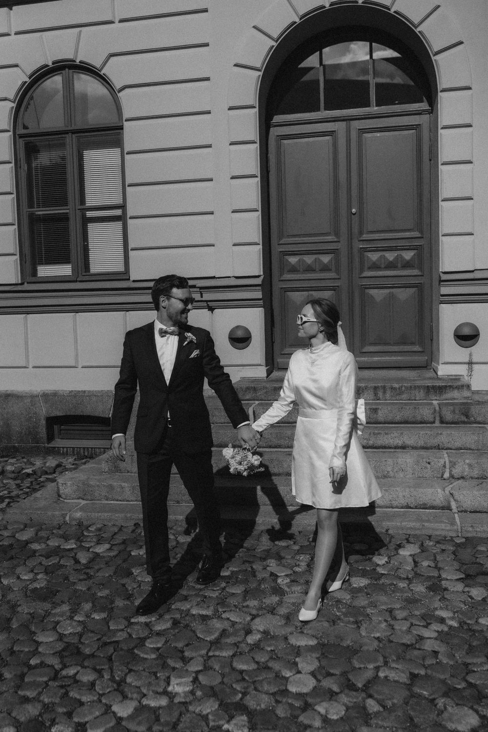Dokumentaarinen hääkuva Helsingin keskustan kaduilla