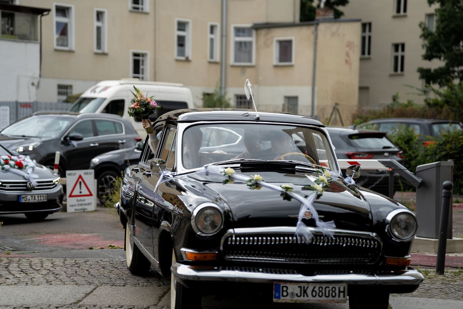 Hochzeitsauto bei standesamtlicher Hochzeit in Köpenick Berlin