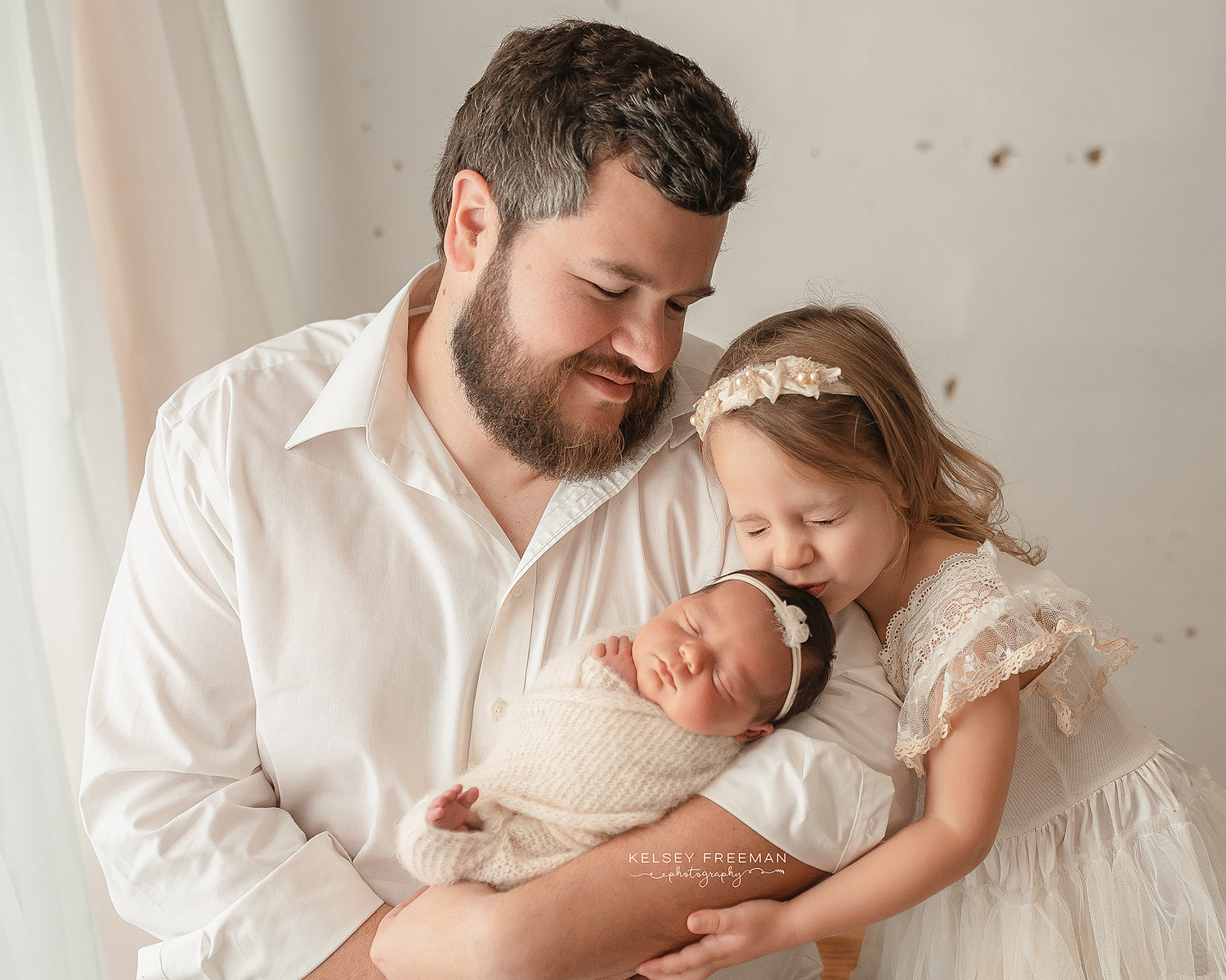 Newborn, maternity, & family photography studio located in between Atlanta, Georgia and Birmingham, Alabama with full service photo studio.