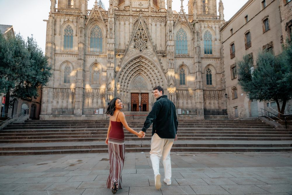 Emotional engagement hug Gothic Quarter Barcelona BarcelonaLoversPH