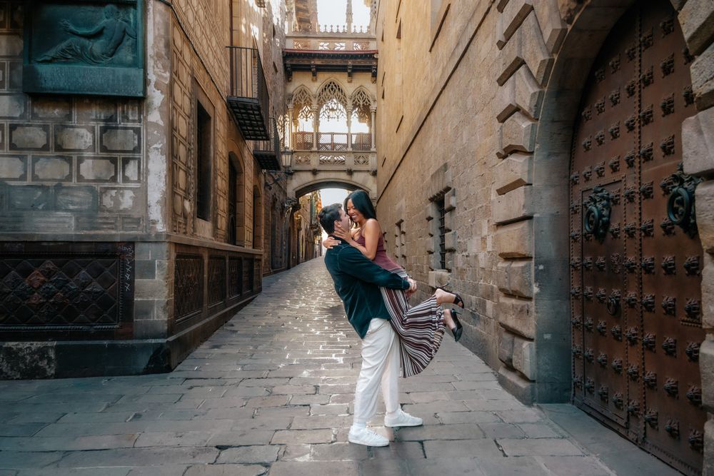 Emotional portrait with cathedral background autumn morning Engagement photoshoot Barcelona BarcelonaLoversPH