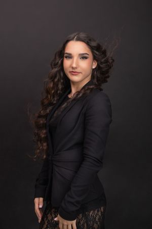 Portret absolvire elegant stil clasic Oradea