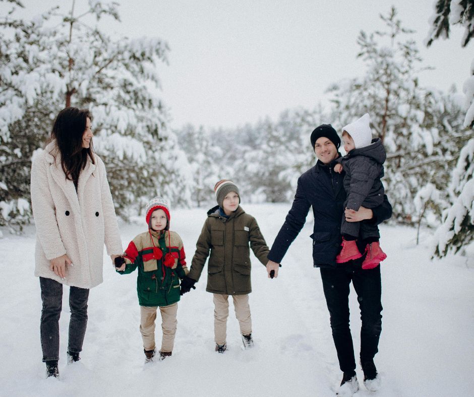 family snow photoshoot