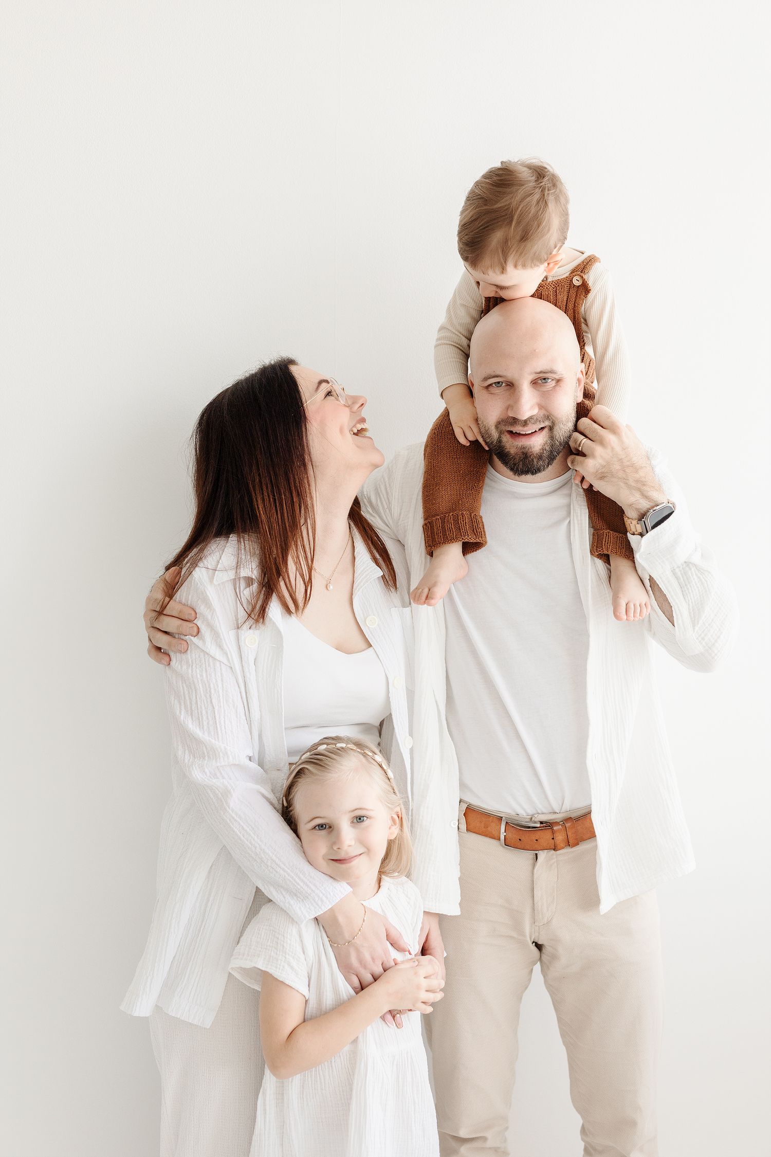Perhekuvaus | Jasmine Grahn | valokuvaaja Ulvila |
https://www.jasminegrahn.fi/