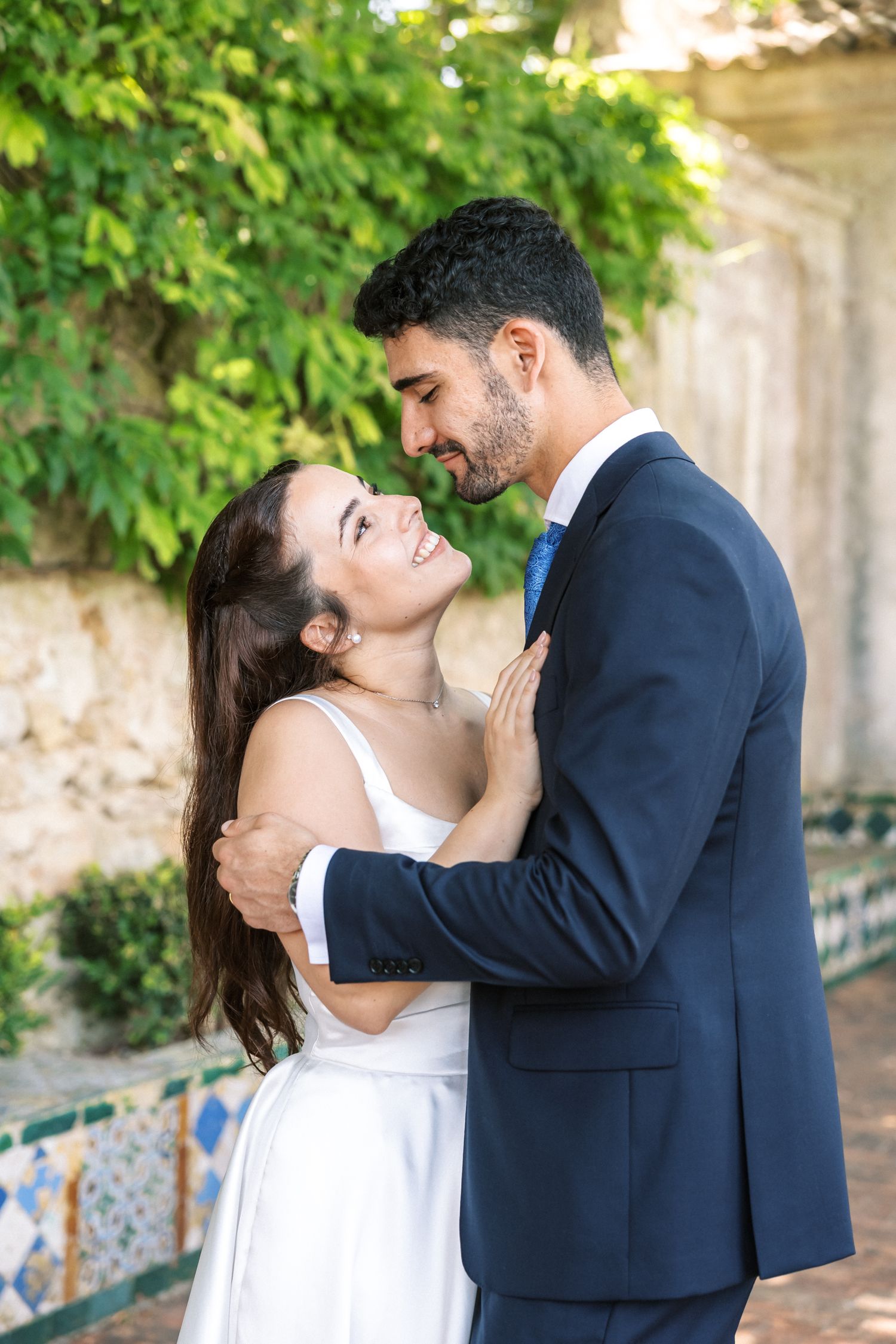 Intimate wedding portrait at Palácio da Bacalhôa historic estate