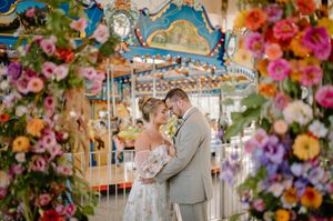 Flowers @traceyrae_farmerflorist and @andersonpavilion in Cincinnati Ohio styled shoot by @kelseylykins