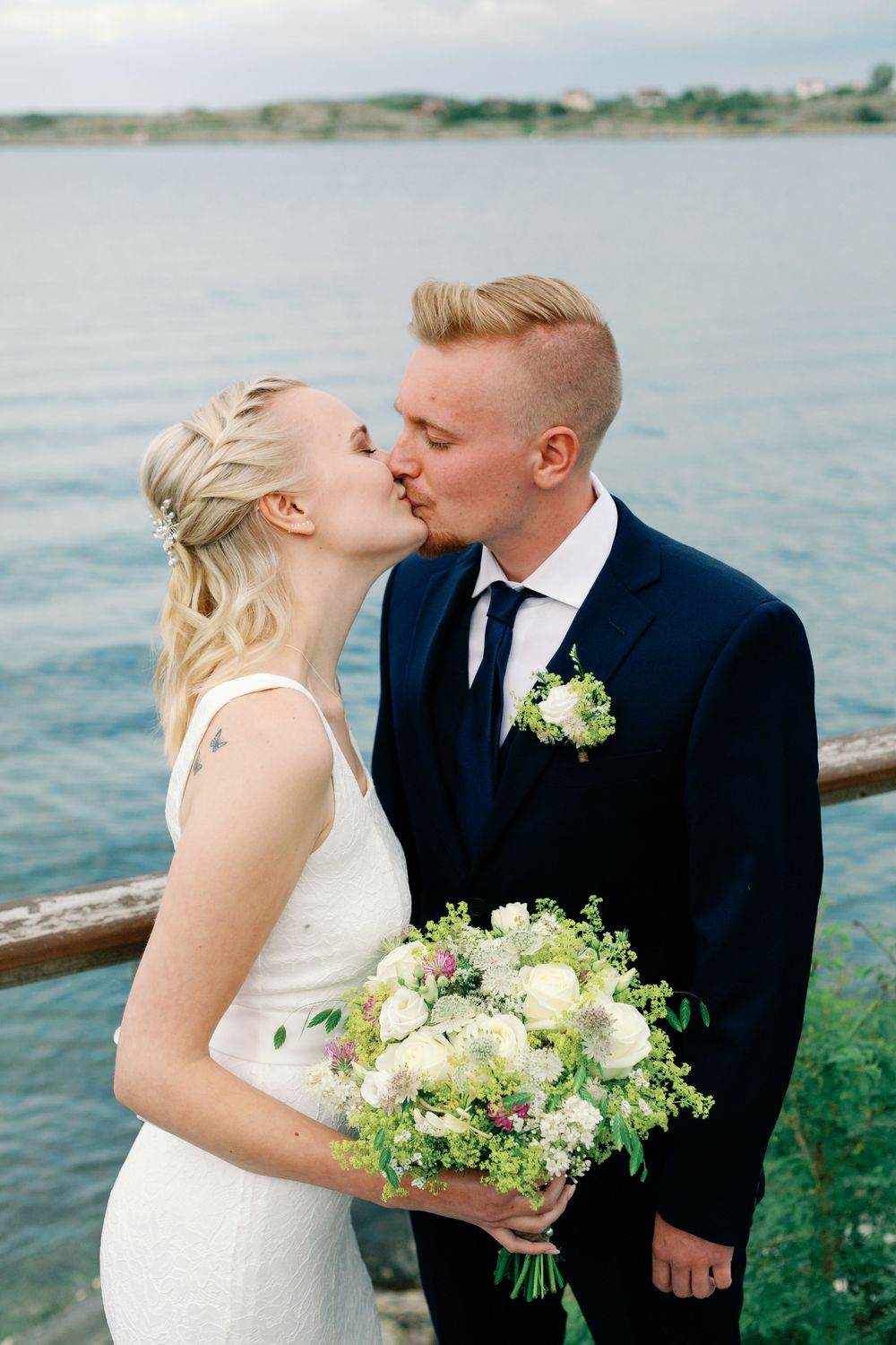Professionell bröllopsfotograf i Göteborg Naturlig bröllopsfotografering Dokumentär bröllopsfotografering av Forsling Foto Sommarbröllop