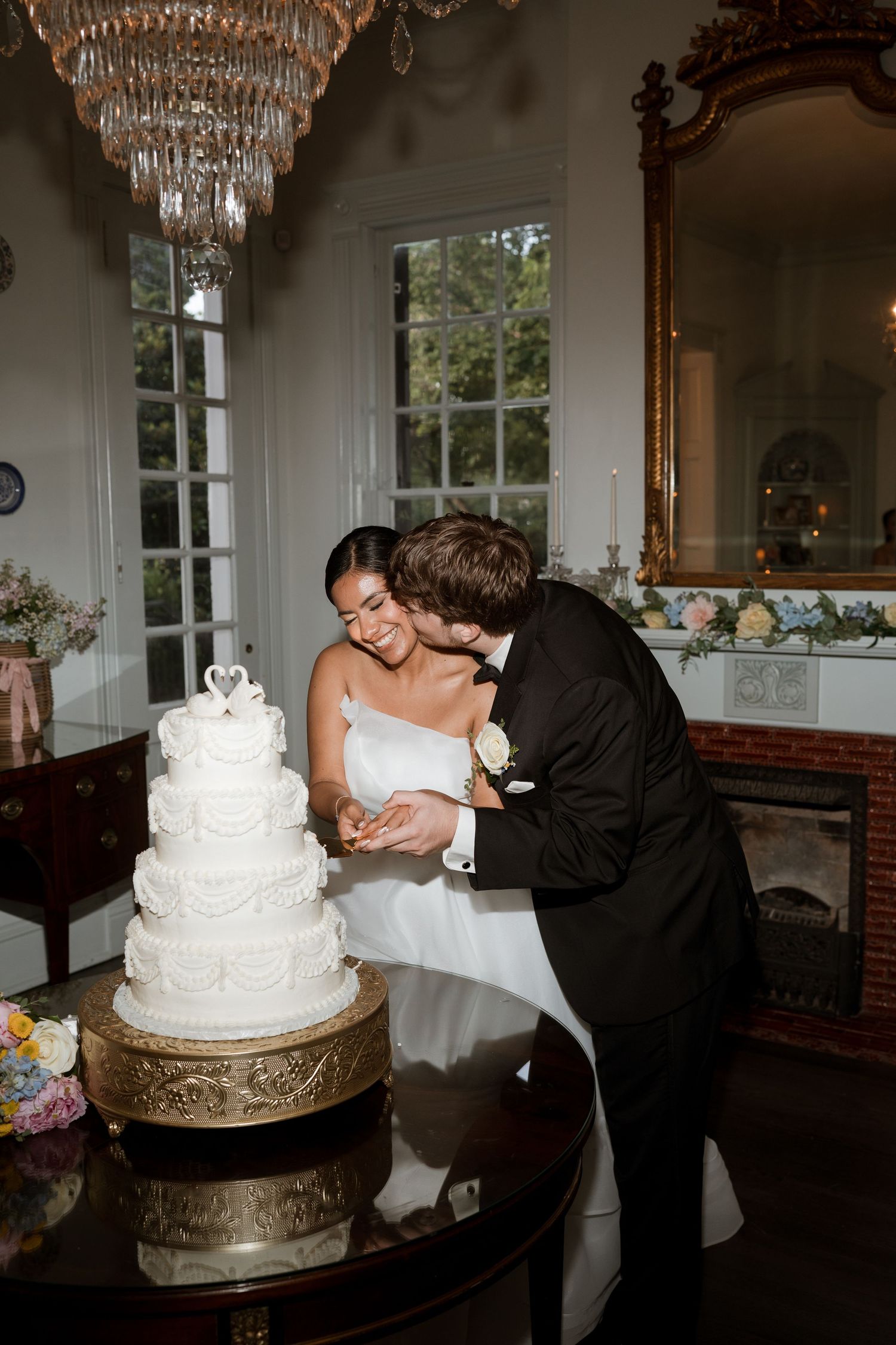 woodbine mansion cake cut