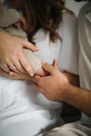 Baby und Eltern Detailaufnahme Hände