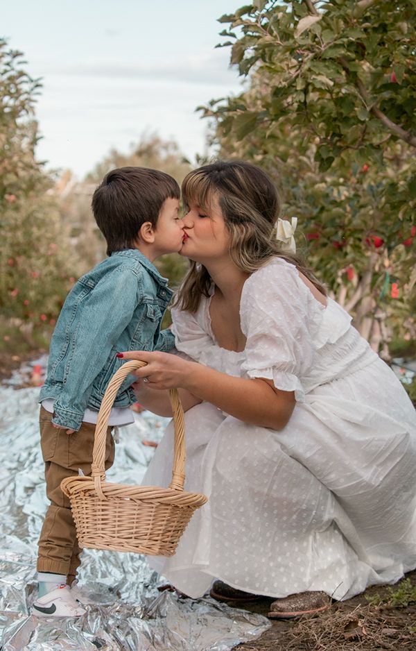 Mother and child kissing during family photoshoot in Eastern WA