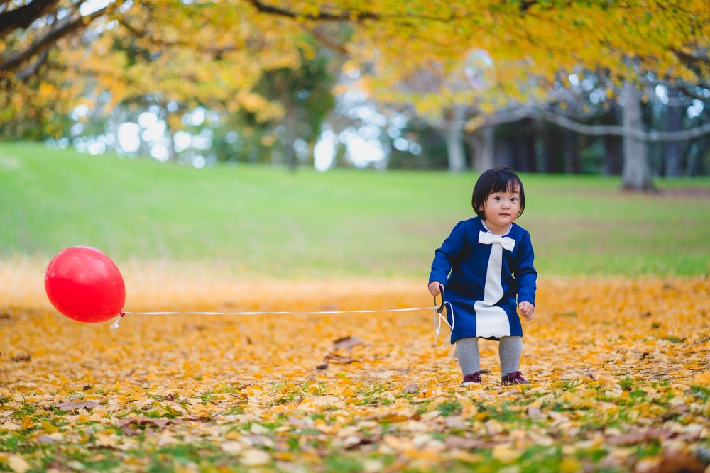 Natural kids and family lifestyle photography at One Tree Hill, captured by an Auckland family photographer.