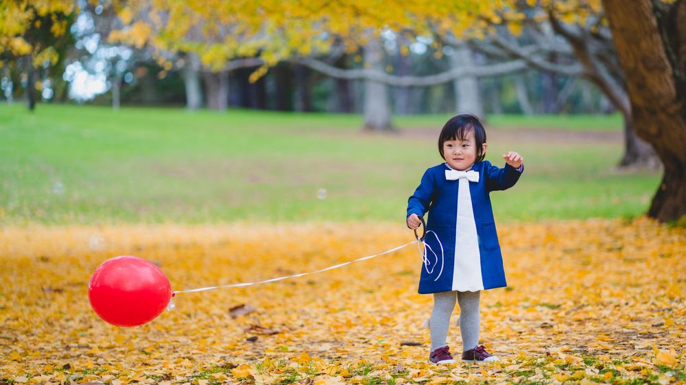 Natural kids and family lifestyle photography at One Tree Hill, captured by an Auckland family photographer.