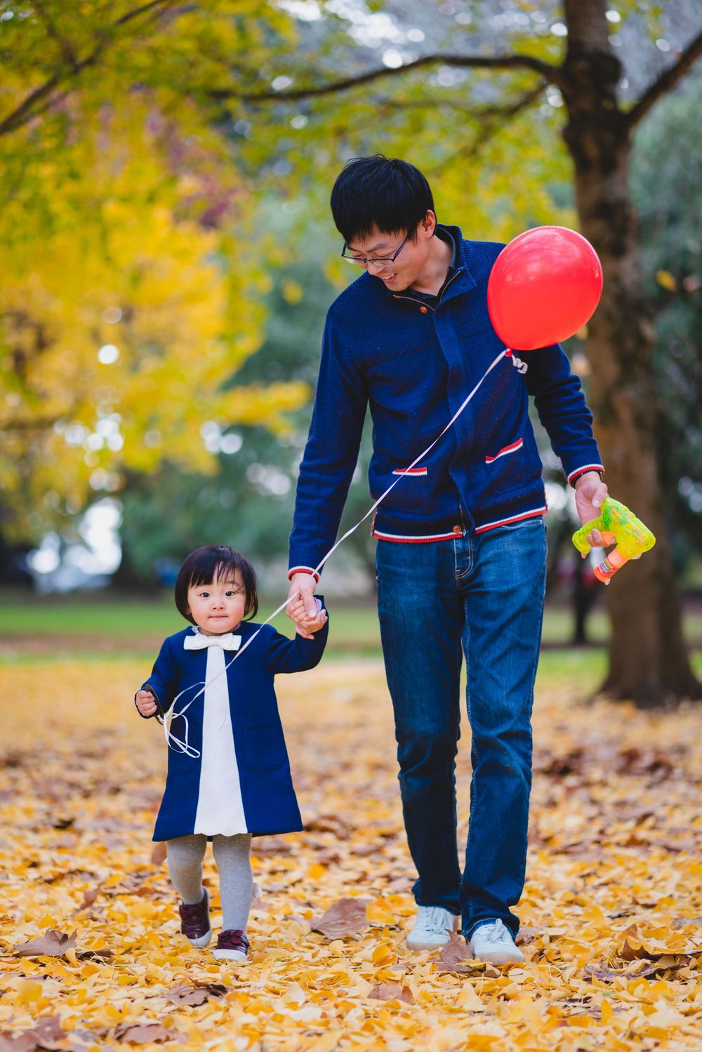 Natural kids and family lifestyle photography at One Tree Hill, captured by an Auckland family photographer.