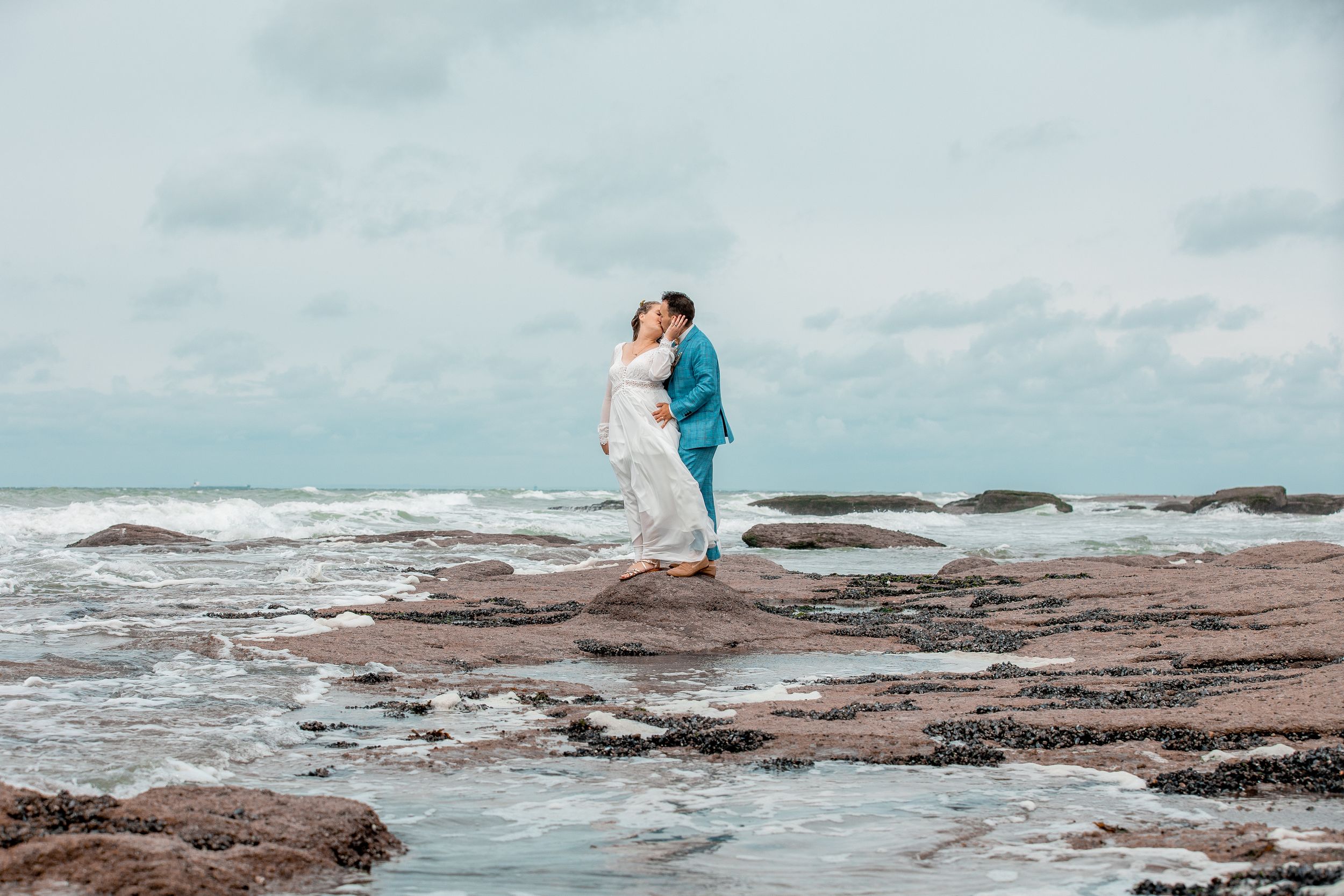Jas Macca Photographe de mariage lumineux et moderne  Belgique Namur Luxembourg Jeune couple trentenaires session couple Couleurs pastelles