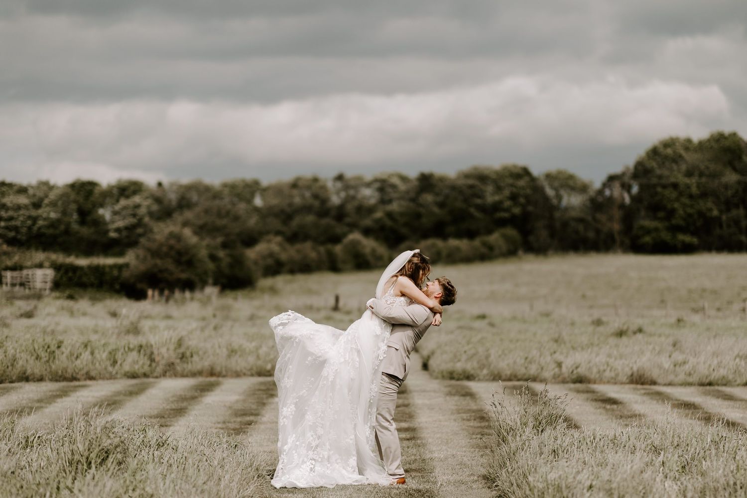 thirsk lodge barns with the couple from Nick Georgiou Photography