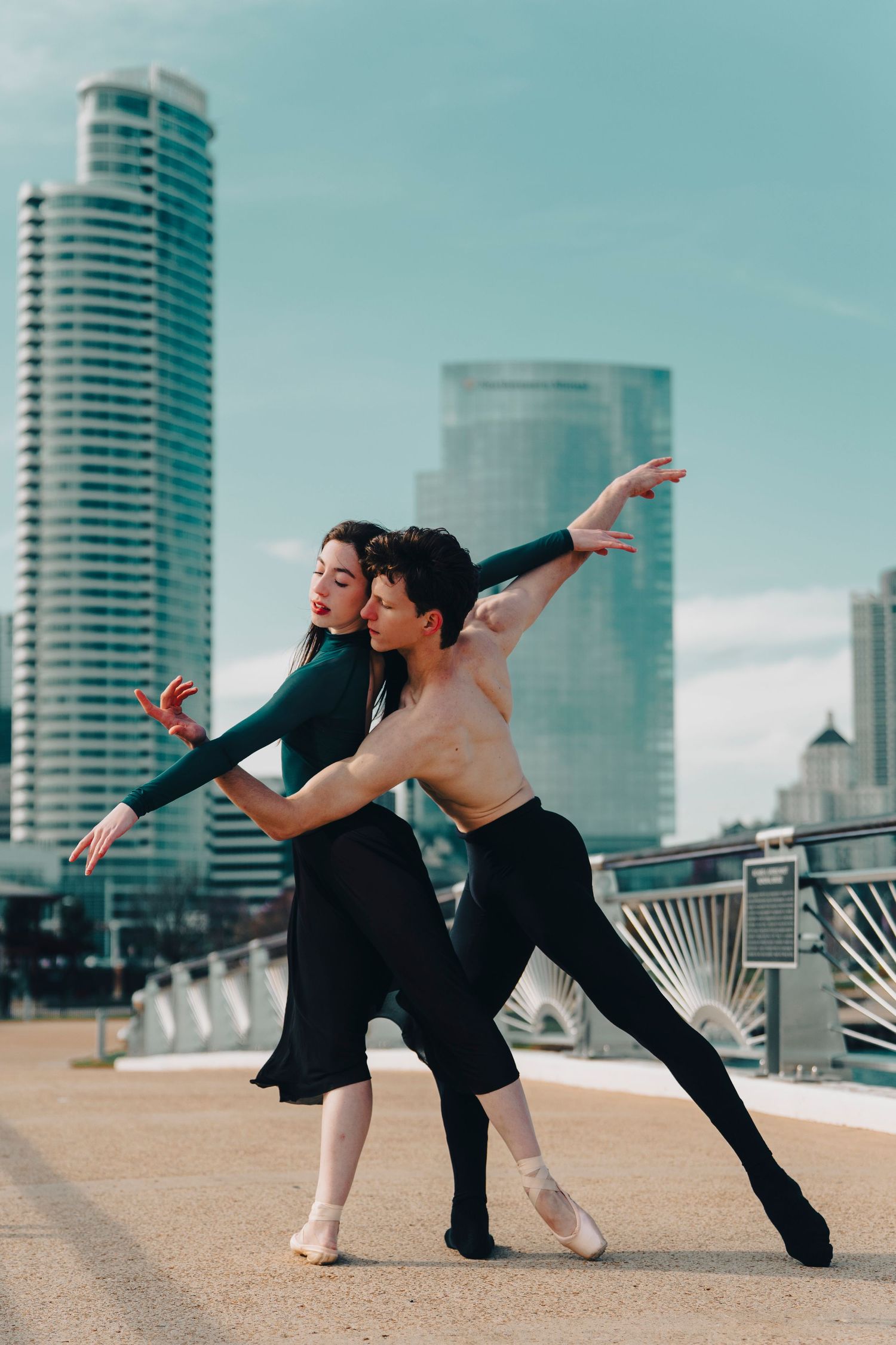 Milwaukee Ballet dance photography session capturing stunning pas de deux at the Milwaukee Art Museum
