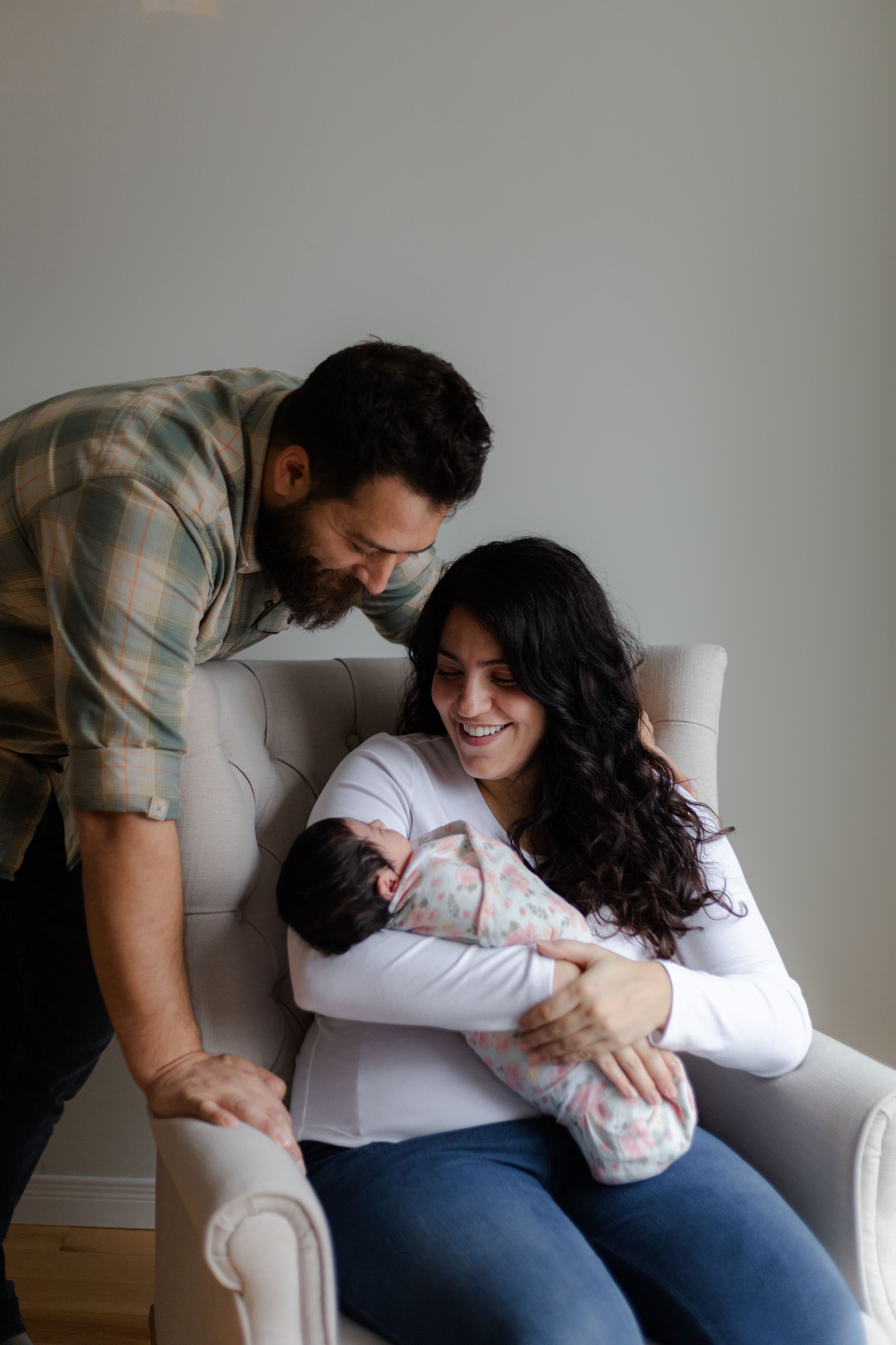 Jess Robyn Photography newborn session with Kitchener-Waterloo couple, at home newborn lifestyle session with their new baby girl.