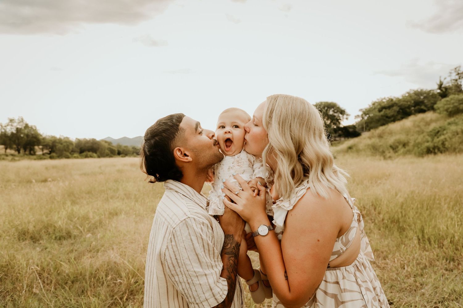 Kiss smooch with dad and mum.